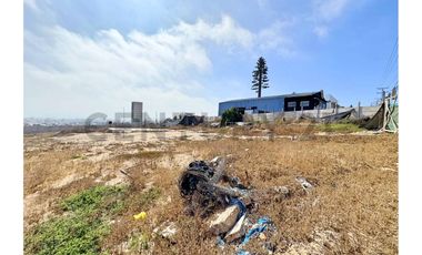 Vendo terreno con uso comercial en La Cantera