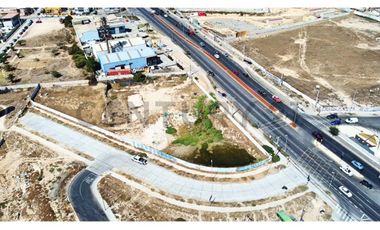 Vendo terreno con uso comercial en La Cantera