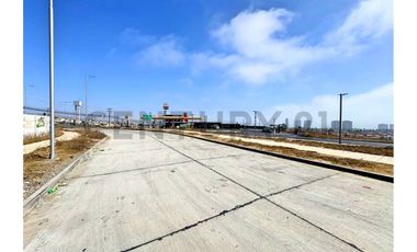 Vendo terreno con uso comercial en La Cantera