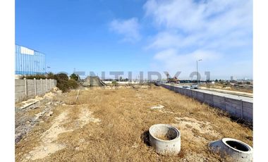 Vendo terreno con uso comercial en La Cantera