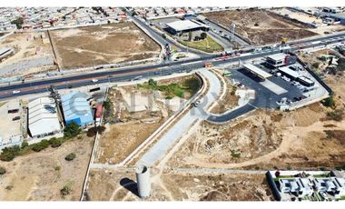 Vendo terreno con uso comercial en La Cantera