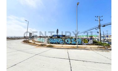 Vendo terreno con uso comercial en La Cantera