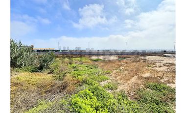 Vendo terreno con uso comercial en La Cantera