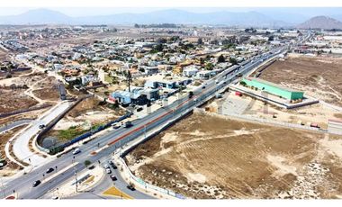 Vendo terreno con uso comercial en La Cantera