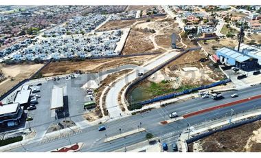 Vendo terreno con uso comercial en La Cantera