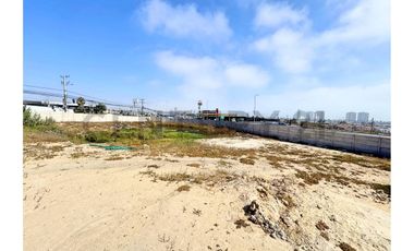 Vendo terreno con uso comercial en La Cantera