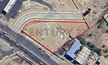 Vendo terreno con uso comercial en La Cantera