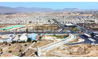 Vendo terreno con uso comercial en La Cantera