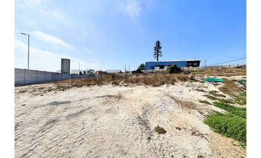 Vendo terreno con uso comercial en La Cantera