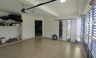 Casa en venta 4 Recámaras una en P.B. Fraccionamiento Palmas, Medellín de Bravo