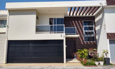 Casa en venta 4 Recámaras una en P.B. Fraccionamiento Palmas, Medellín de Bravo