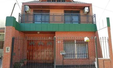 Casa en venta - 3 Dormitorios 2 Baños 1 Cochera - 206Mts2 - Jose León Suarez