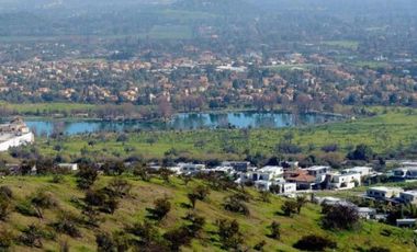 Terreno con gran vista al Valle de Chicureo en condominio de Piedra Roja.