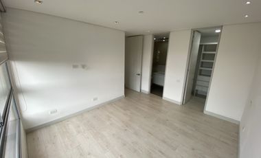 apartamento en arriendo en loma el chocho. Cod A514843
