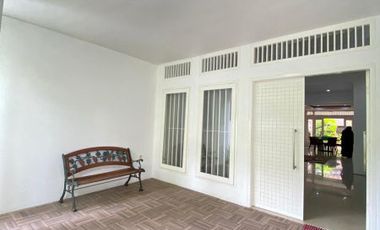 RUMAH MEWAH ASRI di Jl SINABUNG KEBAYORAN BARU (DALAM KOMPLEK)