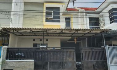 Rumah 2 Lantai Lebak, Surabaya Timur, Hadap : Barat, Listrik 2200w