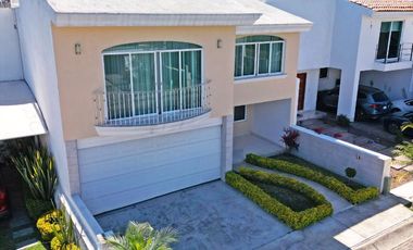 CASA EN VENTA/RENTA EN BOSQUES SANTA ANITA