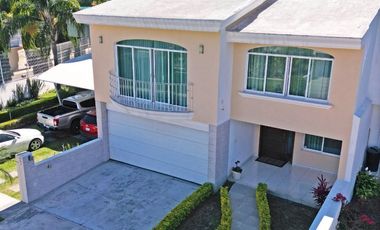 CASA EN VENTA EN BOSQUES SANTA ANITA