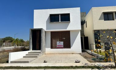 BONITA CASA DE DOS PLANTAS EN COLINAS DEL REAL