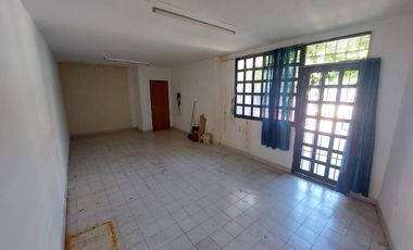 Venta o alquiler oficina 26 m2 con patio en San Luis 1900 - Rosario