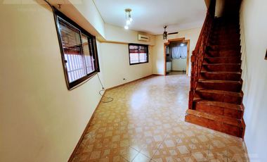 ¡No pierdas la oportunidad de vivir en este esplendido duplex de tres ambientes con cochera!