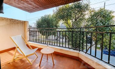 ¡No pierdas la oportunidad de vivir en este esplendido duplex de tres ambientes con cochera!