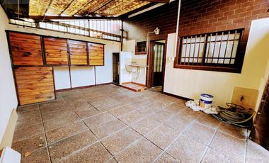¡No pierdas la oportunidad de vivir en este esplendido duplex de tres ambientes con cochera!