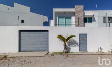 Casa en Venta con Alberca y Seguridad en Jiutepec Morelos $2,800,000