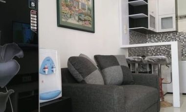 Apt. Gunawangsa Tidar tower B View pool Full furnish