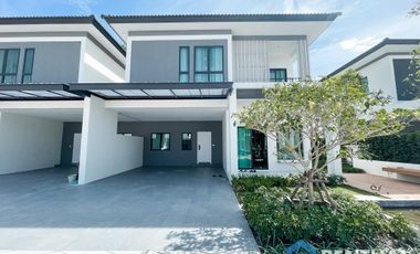 For sale 2 storey modern tropical style house in Pattaya
