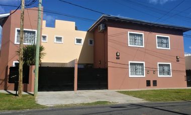 Casa en venta - 2 Dormitorios 2 Baños - Cochera - 100Mts2 - Berazategui Oeste