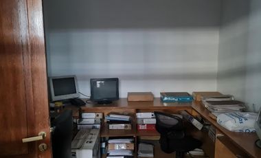 Retasado Venta Oficina Comercial Reciclada Escritura 6 privados sala de reuniones en Centro U$S170.000.