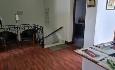 Retasado Venta Oficina Comercial Reciclada Escritura 6 privados sala de reuniones en Centro U$S170.000.
