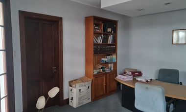 Retasado Venta Oficina Comercial Reciclada Escritura 6 privados sala de reuniones en Centro U$S170.000.