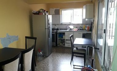Departamento Tipo Casa en venta en Caseros