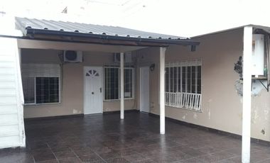 Departamento Tipo Casa en venta en Caseros