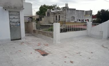 Departamento Tipo Casa en venta en Caseros