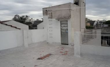 Departamento Tipo Casa en venta en Caseros
