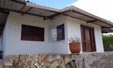 COD. 6028 - SE ARRIENDA CASA CAMPESTRE - BARRIO: VEREDA SANTO DOMINGO