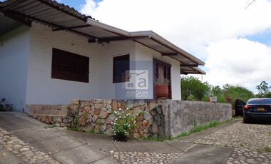 COD. 6028 - SE ARRIENDA CASA CAMPESTRE - BARRIO: VEREDA SANTO DOMINGO