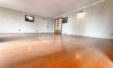 Amplio Departamento en venta de 5D/4B en Vitacura