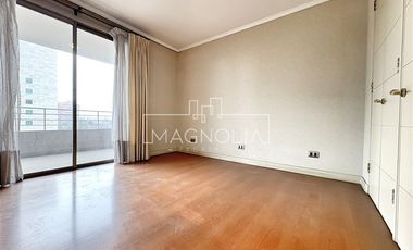 Amplio Departamento en venta de 5D/4B en Vitacura