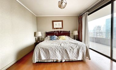 Amplio Departamento en venta de 5D/4B en Vitacura