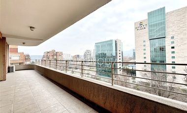 Amplio Departamento en venta de 5D/4B en Vitacura