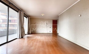 Amplio Departamento en venta de 5D/4B en Vitacura