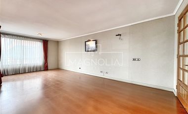 Amplio Departamento en venta de 5D/4B en Vitacura