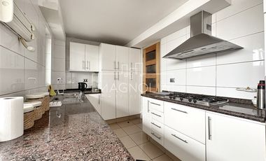 Amplio Departamento en venta de 5D/4B en Vitacura