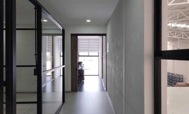 VENTA EDIFICIO DE OFICINAS, ALMACEN, ZONA CUAUTLANCINGO!!