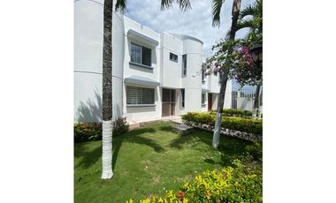 CASA DE VENTA EN CONJUNTO HABITACIONAL TONSUPA AN