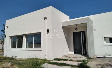 Casa en venta  en San Ramon con pileta- Pilar del Este